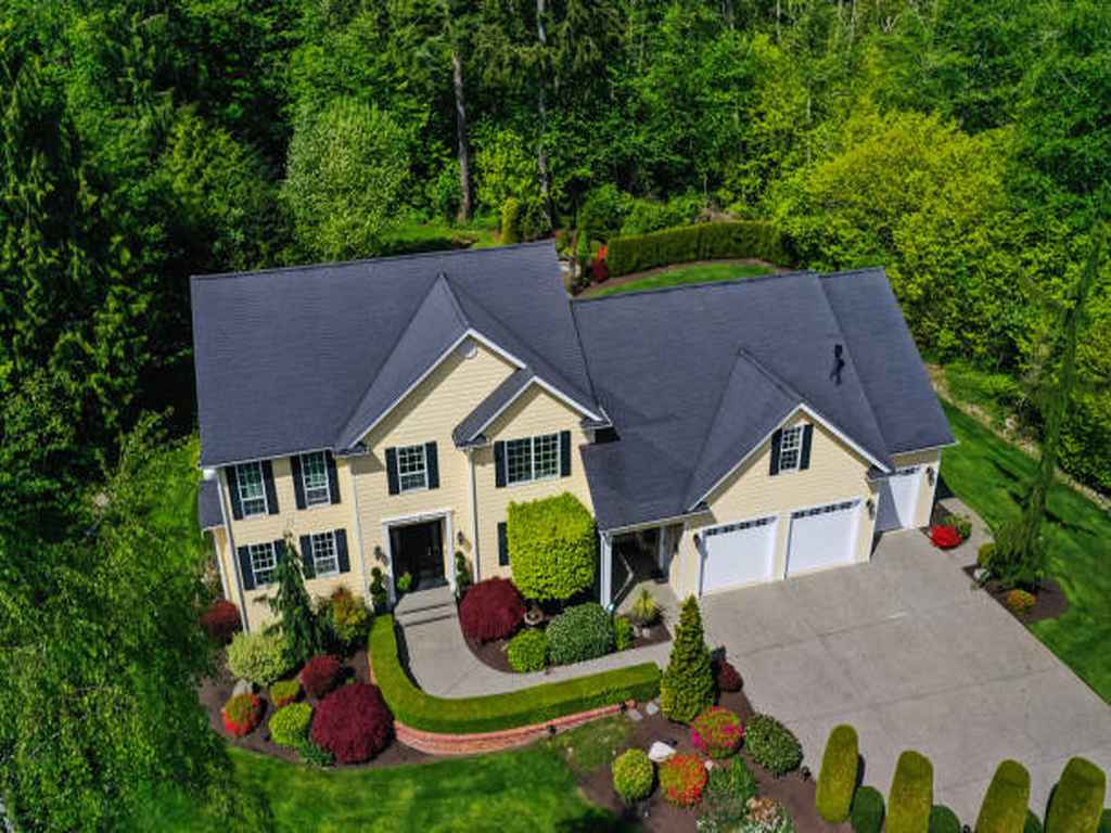 asphalt shingle roof replacement in Bradenton